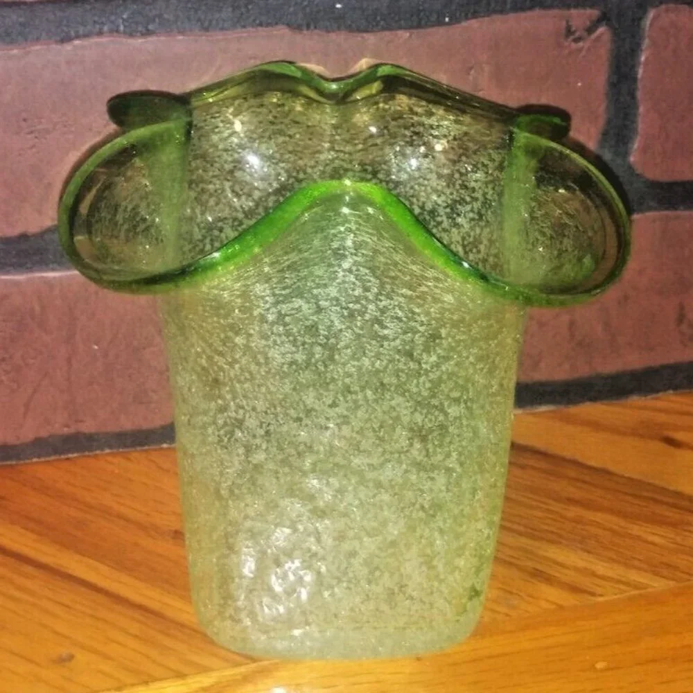 Vintage Vase Bubble Glass Emerald Green Scalloped ruffled Edge MCM 5